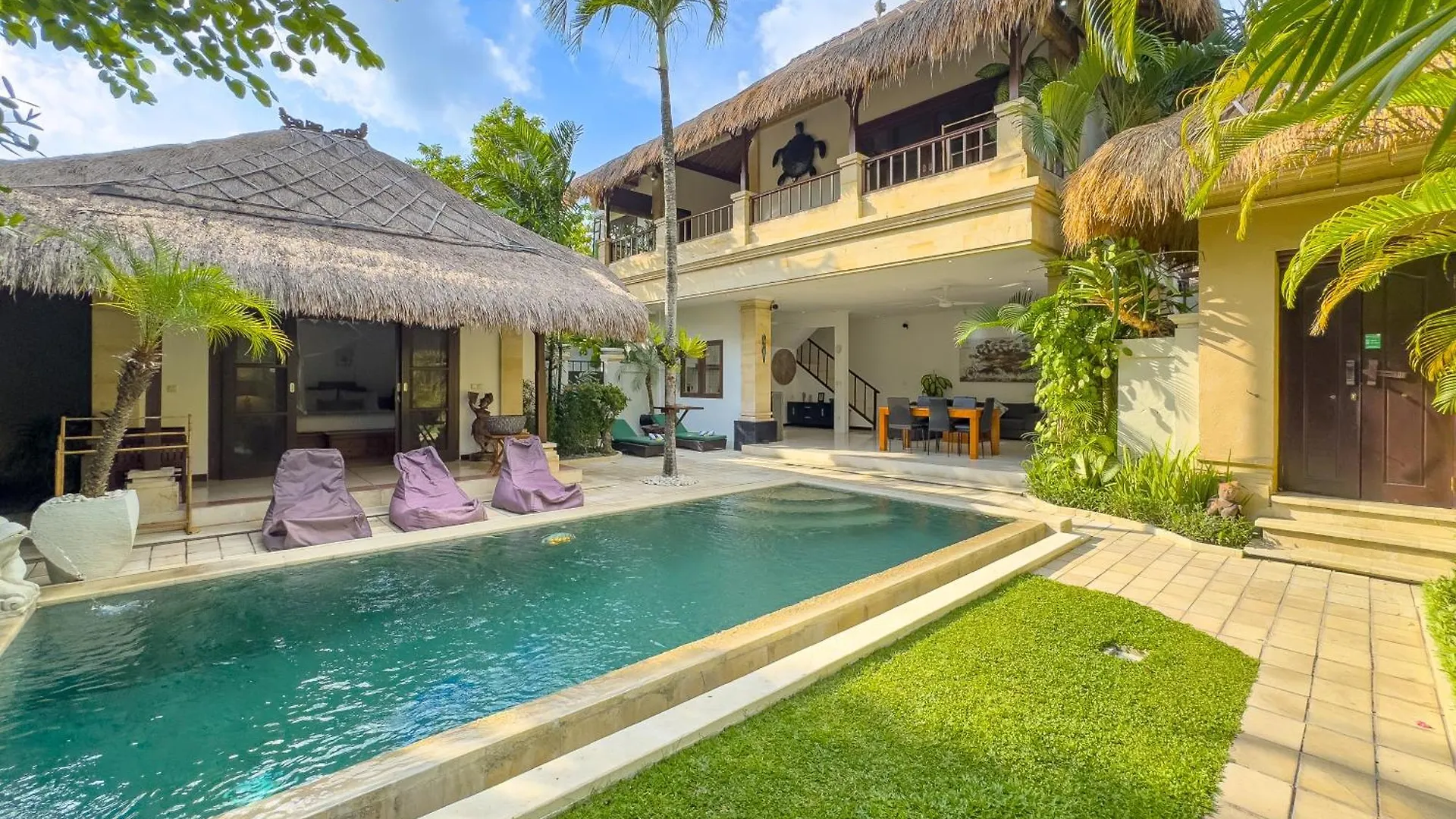 Villa Bugis Kayu Aya Seminyak