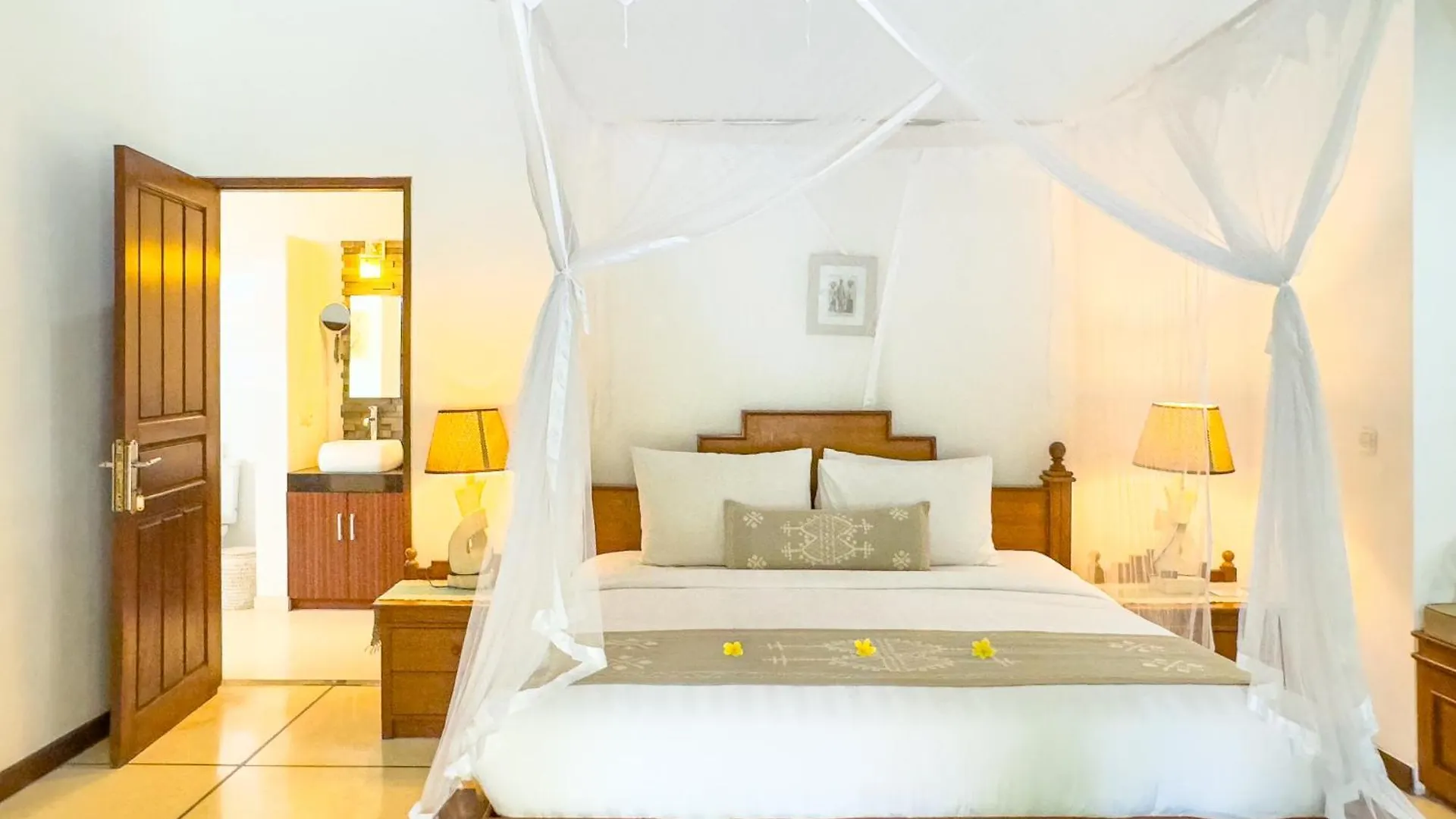 Villa Bugis Kayu Aya Seminyak