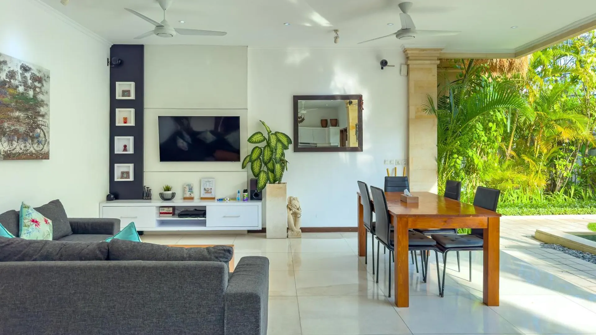 Villa Bugis Kayu Aya Seminyak