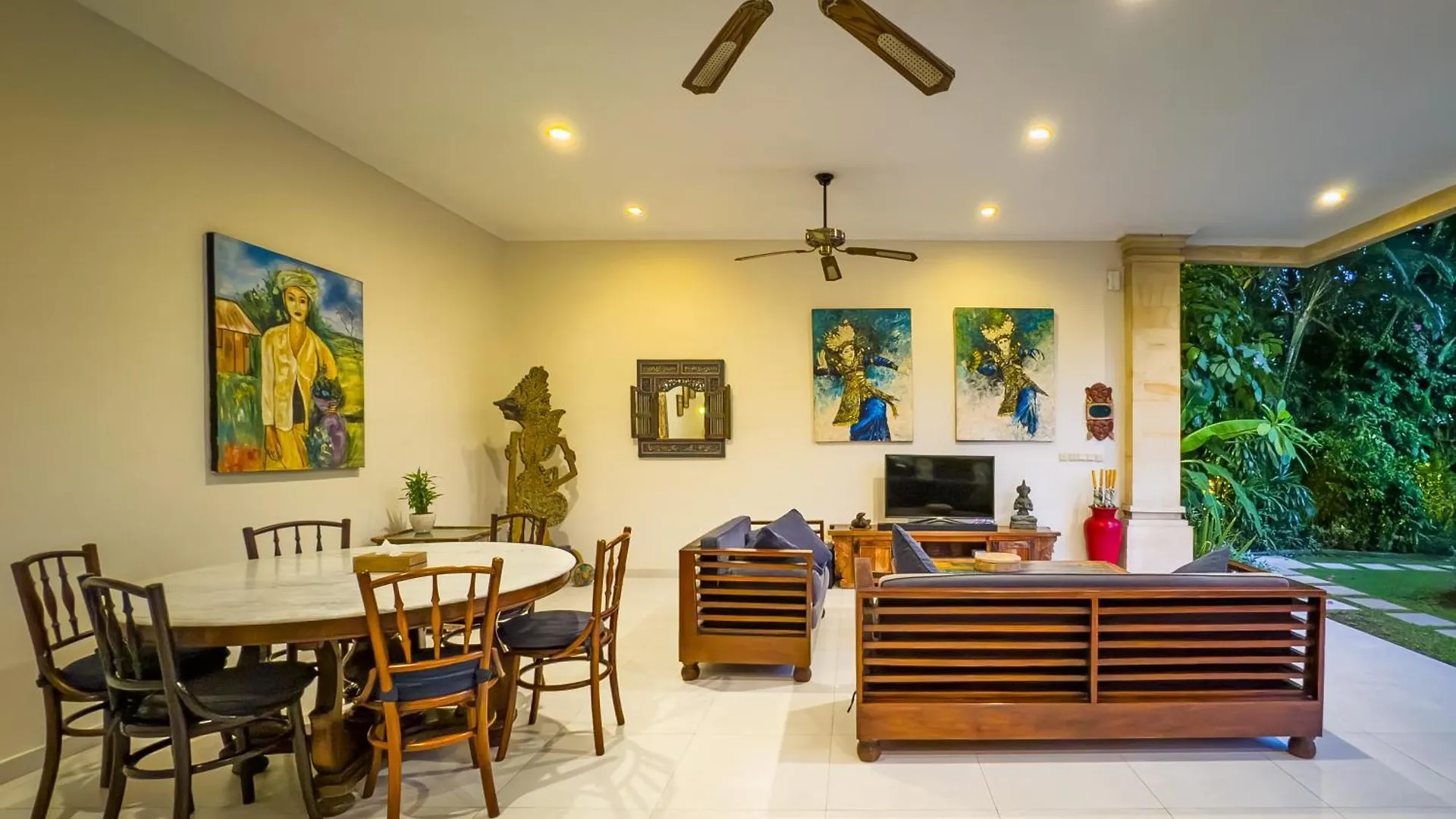 Villa Bugis Kayu Aya Seminyak