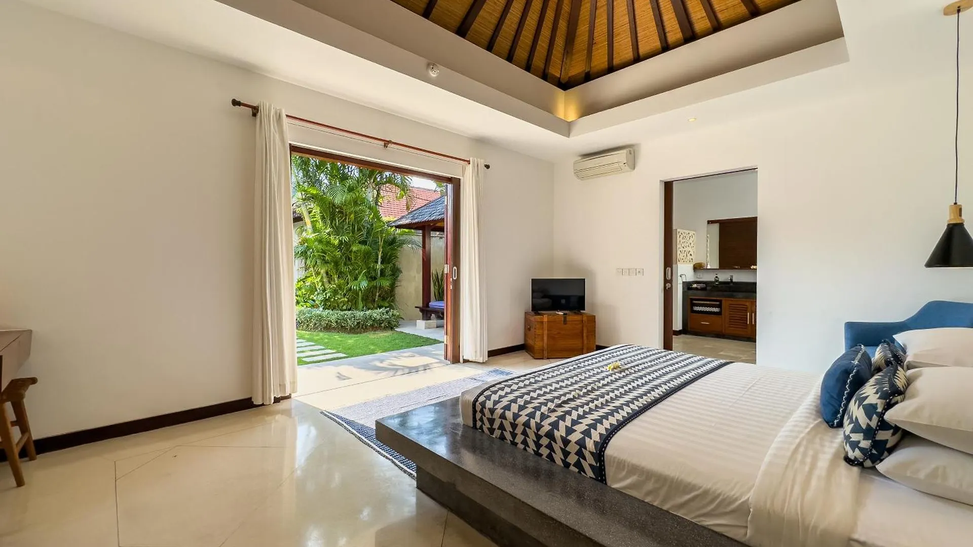 Villa Bugis Kayu Aya Seminyak