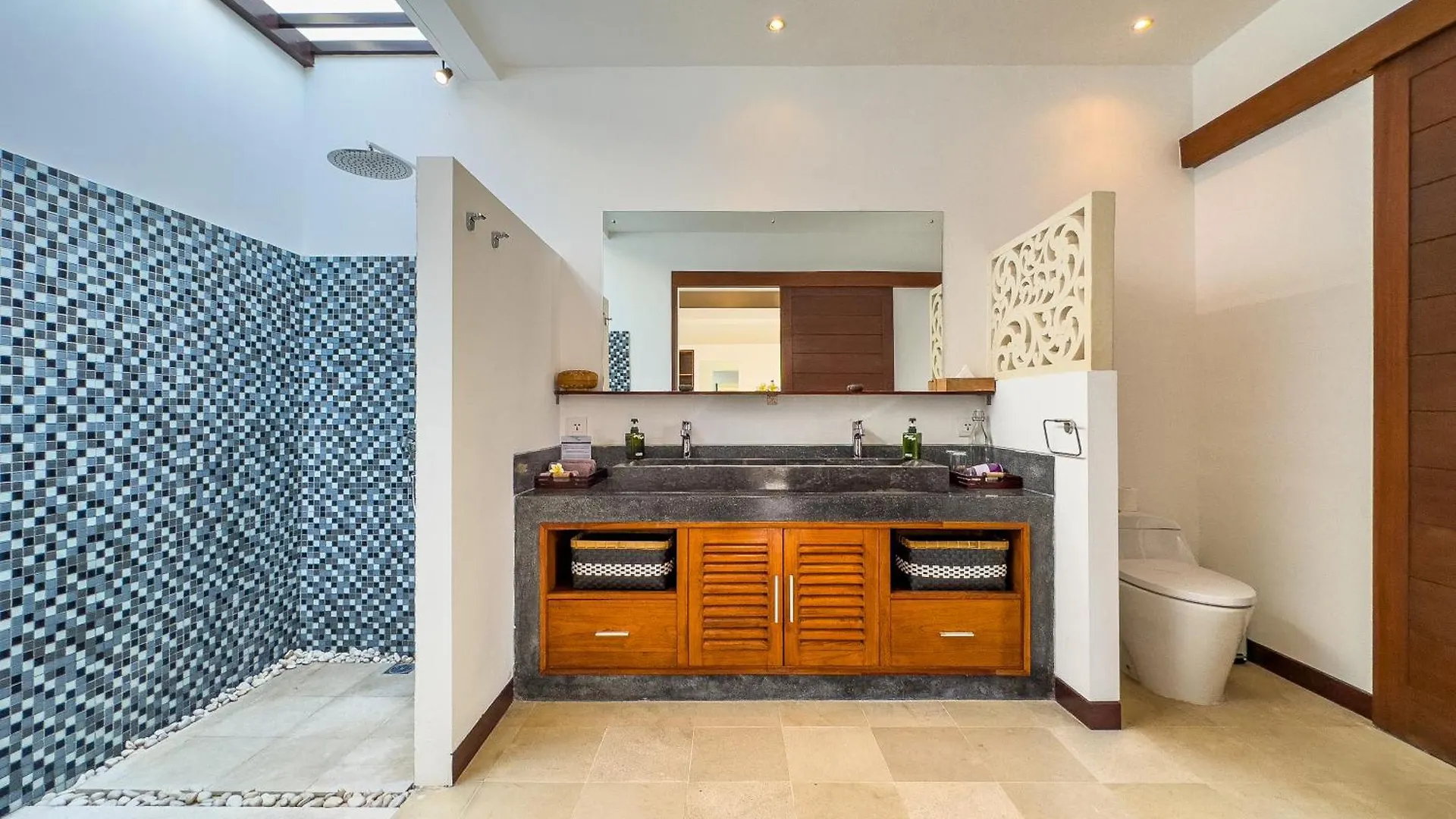 Villa Bugis Kayu Aya Seminyak