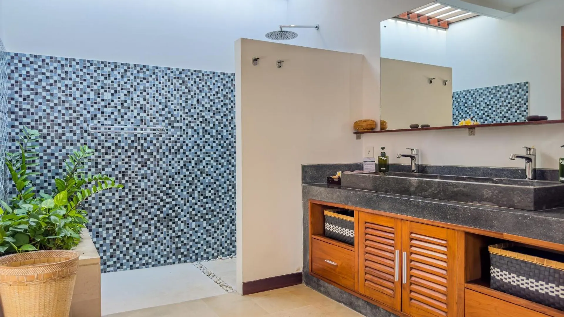 Villa Bugis Kayu Aya Seminyak