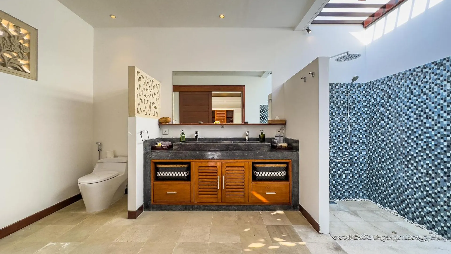Villa Bugis Kayu Aya Seminyak