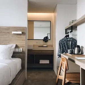 ロイズ バリ ホテル